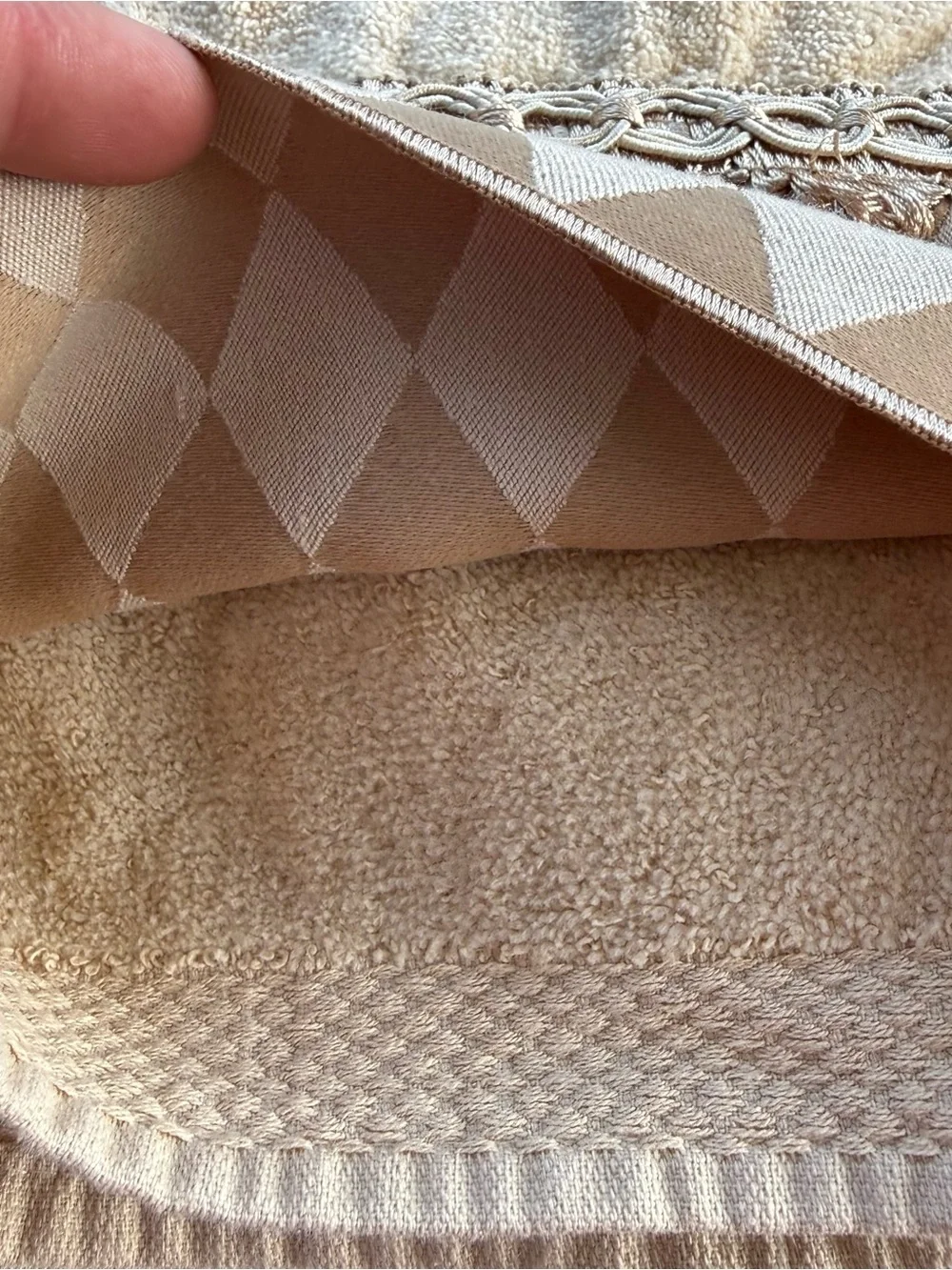 Avanti Tan Beige Gold Tassel Ball Trim Bath Towels 2-Piece Set Lot 100% Cotton